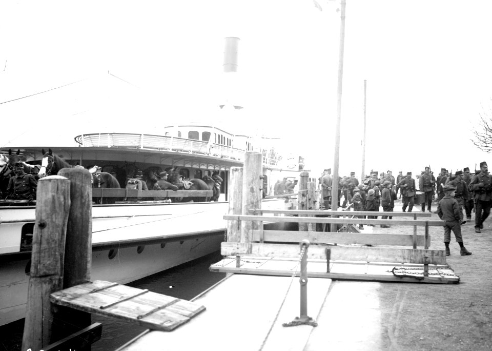 Die Truppen verlassen den Dampfer - CH-BAR - 3240391