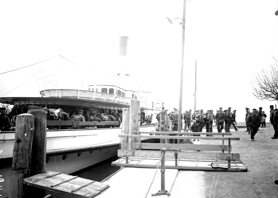 Die Truppen verlassen den Dampfer - CH-BAR - 3240390