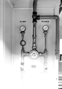 Die Warmwasserregulierung in der Dusche des Armeebadezuges - CH-BAR - 3240839
