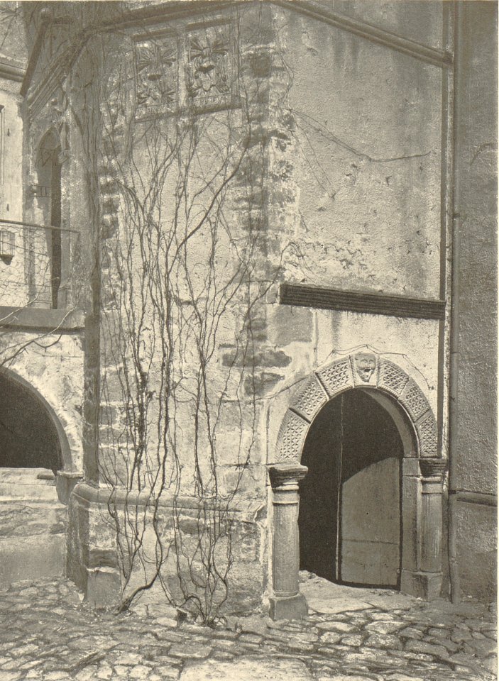 Die Weserrenaissance (Sonnen) - 047 - Grevenburg, Treppenturm im Hof