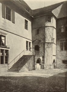 Die Weserrenaissance (Sonnen) - 046 - Grevenburg, Treppenaufgang im Hof