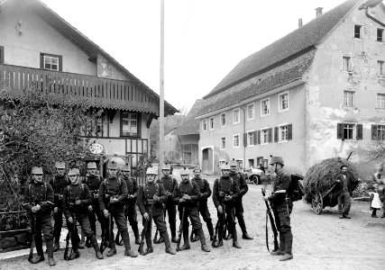 Die Wachtmannschaft des Grenzpostens Beggingen - CH-BAR - 3240973