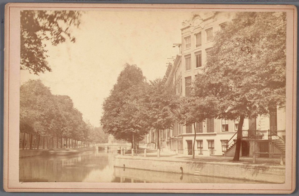 De Bocht van de Herengracht gezien vanaf de hoek van de Nieuwe Spiegelstraat naar het Koningsplein