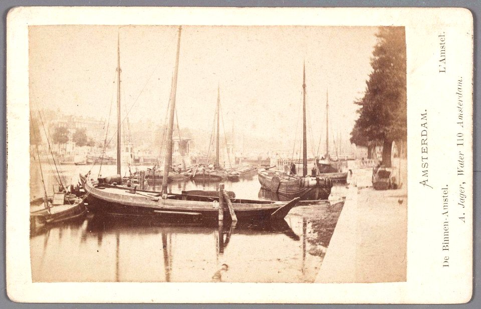 De Binnen Amstel gezien in noordelijke richting naar de Amstelsluizen. Carte de visite van stereofoto