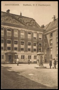 De binnenplaats van het voormalige stadhuis, tegenwoordig the Grand hotel, Oudezijds Voorburgwal nr.197, Afb PBKD00337000003