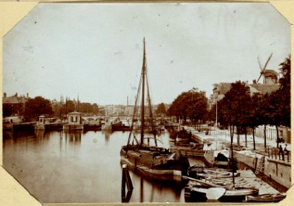 De Binnen Amstel, ziende van de Hoogesluis op de Amstel Schutsluizen photo