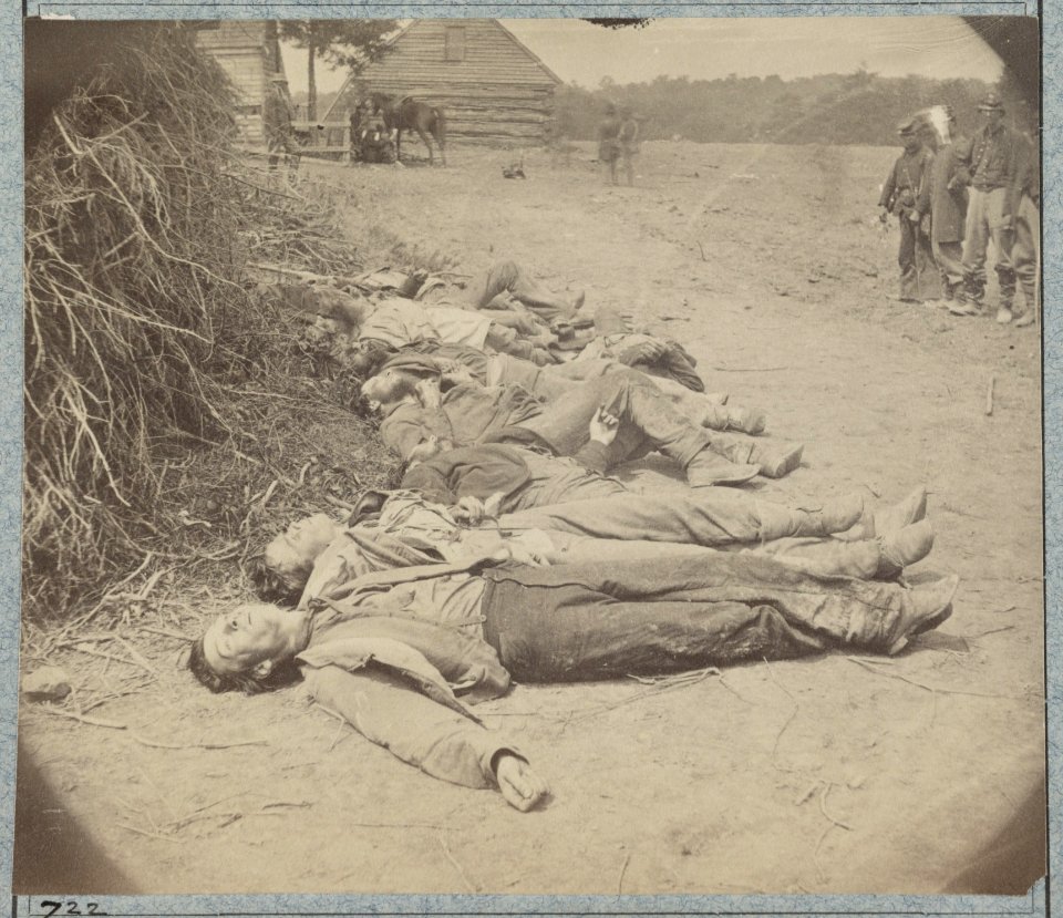 Dead Confederates collected for burial LCCN2012647826