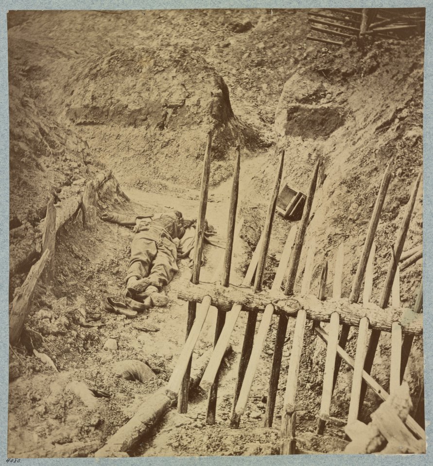 Dead Confederate soldier in trenches of Fort Mahone in front of Petersburg, Va., April 3, 1865 LCCN2012647837