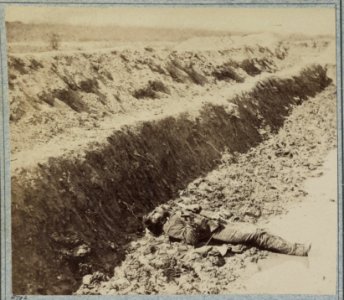 Dead Confederates in the trenches of Fort Mahone, April 3, 1865 LCCN2012647830