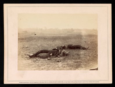 Dead Confederate soldiers, as they fell, on the west bank, near the bridge, on the left wing of our Army, at the Battle of Antietam LCCN2014646928