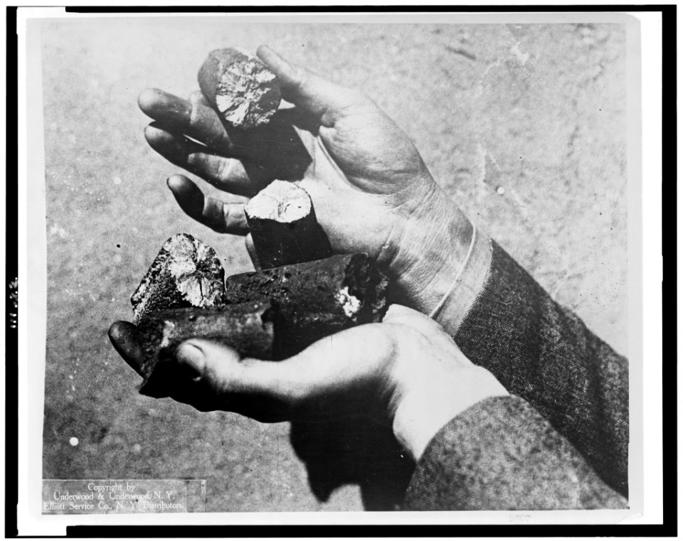 Death-dealing slugs in Wall Street bomb LCCN94509135