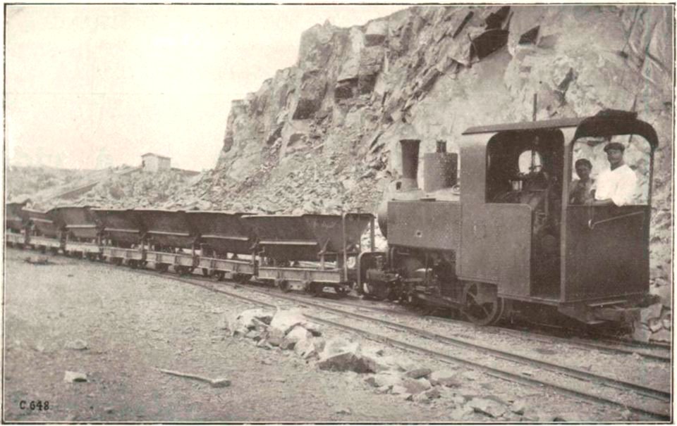 Decauville Aine - Locomotive de 5 tonnes env. a vide a 2 essieux couples - Voie 600 mm