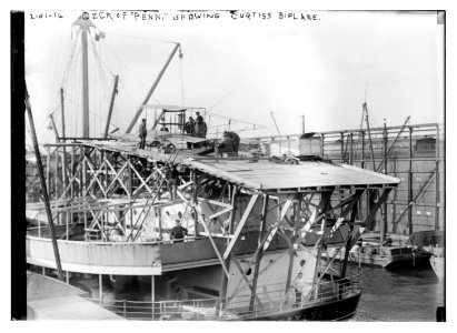 Deck of Pennsylvania showing Curtiss biplane LCCN2014688723