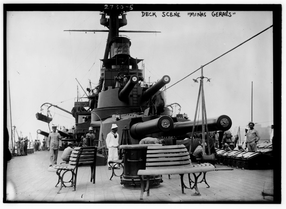 Deck scene - MINAS GERAES LCCN2014693305