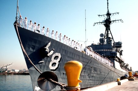 Decommissioning of USS Lynde McCormick (DDG-8) at Naval Station San Diego, California (USA), on 1 October 1991 (6478520)