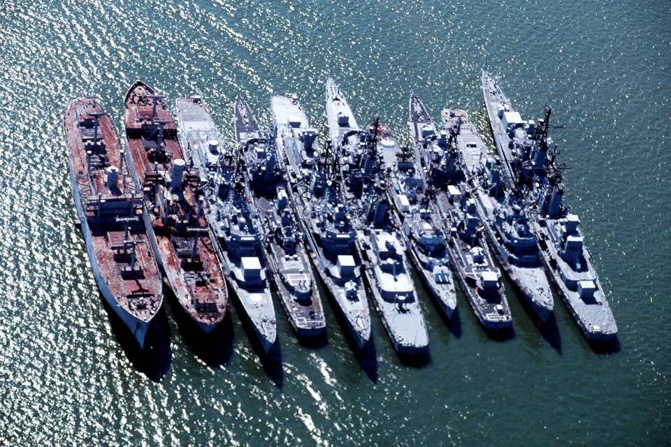 Decommissioned destroyers on James River 1993