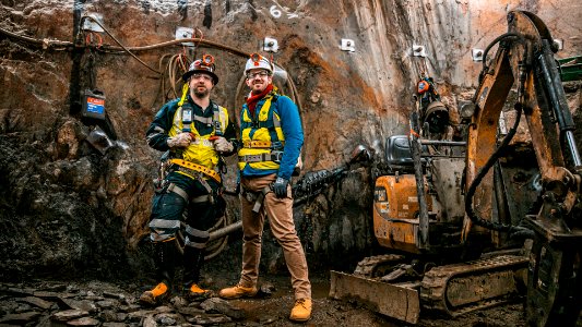 Deep Underground Neutrino Experiment Crew
