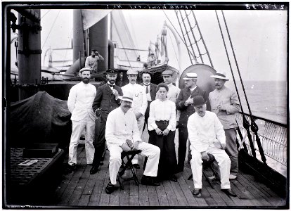 Deelnemers aan de Tapanahoni-expeditie aan dek van Prins Willem VI op weg naar Suriname