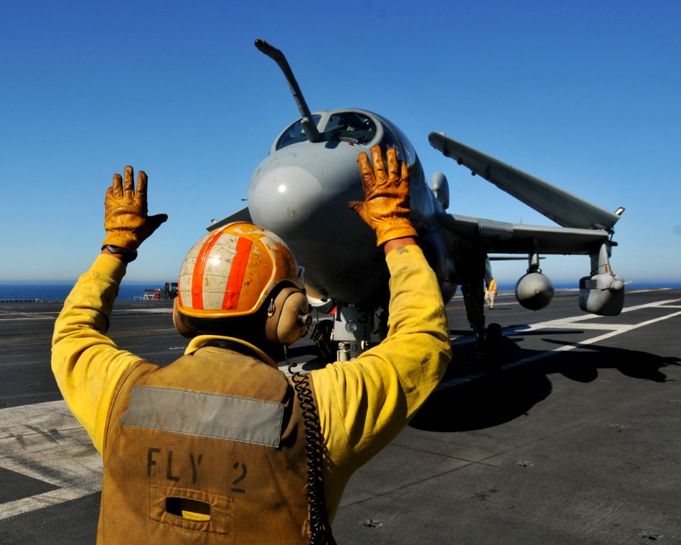 Defense.gov News Photo 090202-N-7981E-327