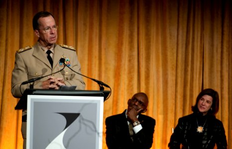 Defense.gov News Photo 100614-N-0696M-174 - Chairman of the Joint Chiefs of Staff Adm. Mike Mullen addresses audience members at the 2010 Work Life Legacy Award Dinner in New York City on