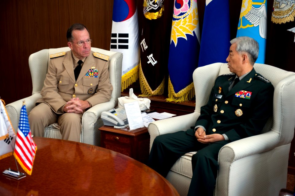 Defense.gov News Photo 100720-N-0696M-058 - Chairman of the Joint Chiefs of Staff Adm. Mike Mullen U.S. Navy meets with South Korean Chairman of the Joint Chiefs of Staff Army Gen. Han