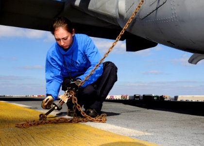 Defense.gov News Photo 100831-N-3154P-035 - U.S. Navy Airman Christiana Sanchez uses chains to secure an MV-22B Osprey aircraft to the flight deck of the amphibious assault ship USS Kearsarge