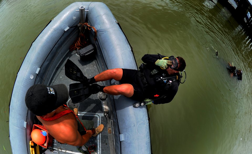 Defense.gov News Photo 100816-N-9769P-106 - A Peruvian navy diver enters the water during a joint nation underwater survey of a sunken ship in the harbor of Panama City Panama on Aug. 16