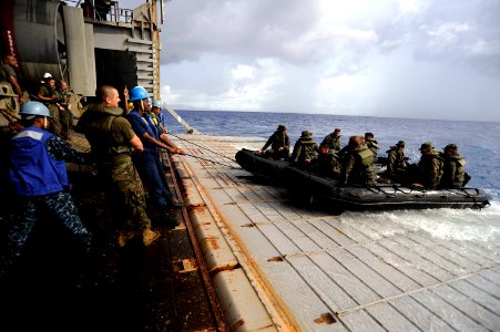 Defense.gov News Photo 100919-N-8335D-558 - U.S. Navy sailors and Marines recover combat rubber reconnaissance craft manned by Marines assigned to the 31st Marine Expeditionary Unit at the