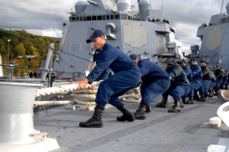 Defense.gov News Photo 100930-N-2855B-251 - U.S. Navy sailors aboard the guided missile destroyer USS Bainbridge DDG 96 haul in a mooring line while mooring the ship in Faslane Scotland on