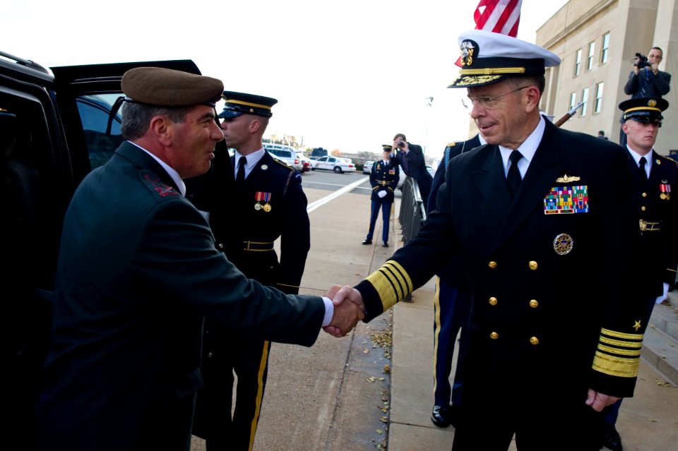 Defense.gov News Photo 101117-N-0696M-076 - Chairman of the Joint Chiefs of Staff Adm. Mike Mullen U.S. Navy welcomes Israeli Chief of Defense Lt. Gen. Gabi Ashkenazi to the Pentagon on