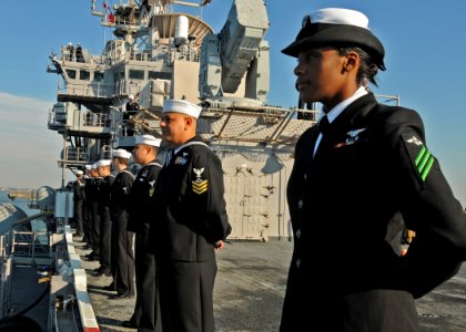 Defense.gov News Photo 101118-N-5537T-013 - Sailors man the rails aboard the multi-purpose amphibious assault ship USS Iwo Jima LHD 7 as they return to Norfolk after a four-month Continuing