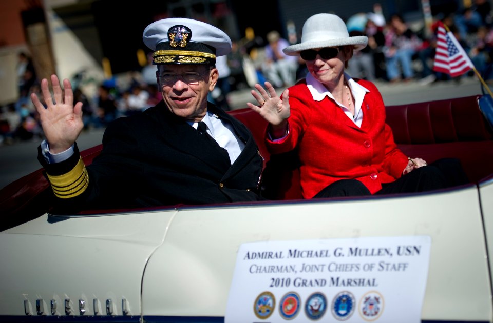 Defense.gov News Photo 101111-N-0696M-332 - Chairman of the Joint Chiefs of Staff Adm. Mike Mullen U.S. Navy Grand Marshal of the 7th Annual San Fernando Valley Veteran s Day Parade and