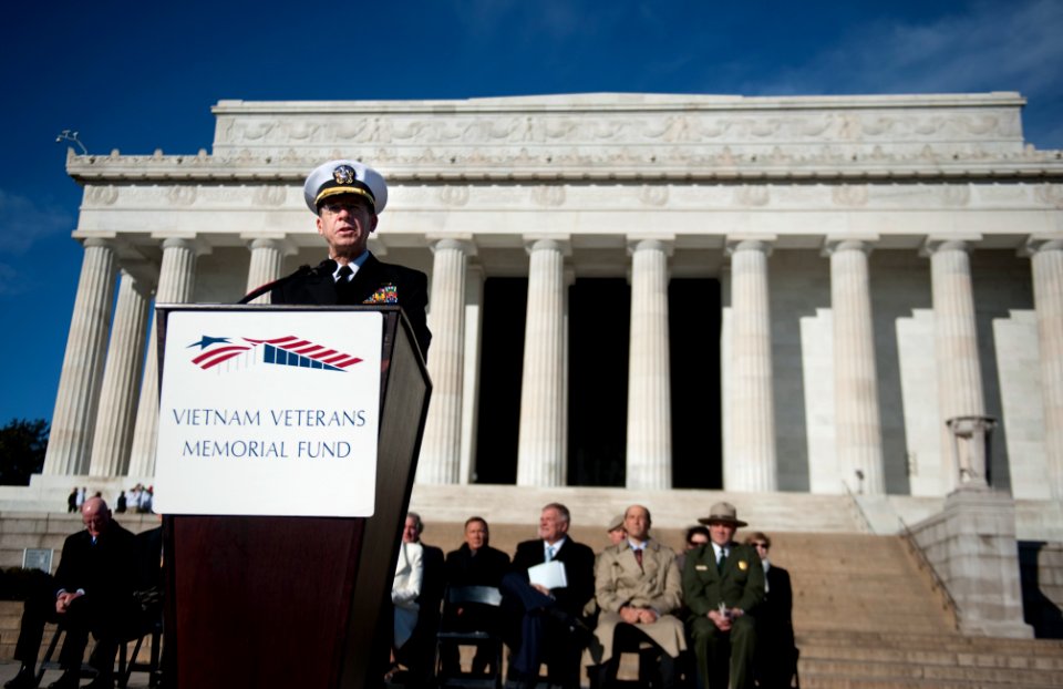 Defense.gov News Photo 110307-N-TT977-036 - Chairman of the Joint Chiefs of Staff Adm. Mike Mullen U.S. Navy introduces Australian Prime Minister Julia Gillard at a ceremony on the steps of
