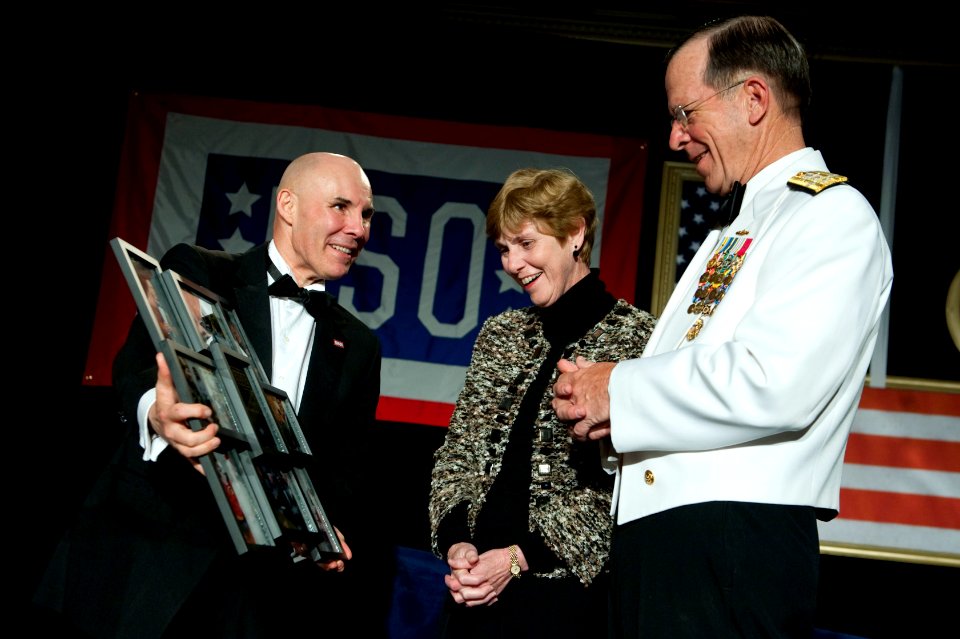 Defense.gov News Photo 110412-N-TT977-185 - USO Chairman of the Board of Directors John Marselle presents Chairman of the Joint Chiefs of Staff Adm. Mike Mullen and his wife Deborah with a