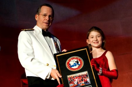 Defense.gov News Photo 110405-N-TT977-313 - Cierra Becker presents Chairman of the Joint Chiefs of Staff Adm. Mike Mullen U.S. Navy with an appreciation award at the 2011Tragedy Assistance