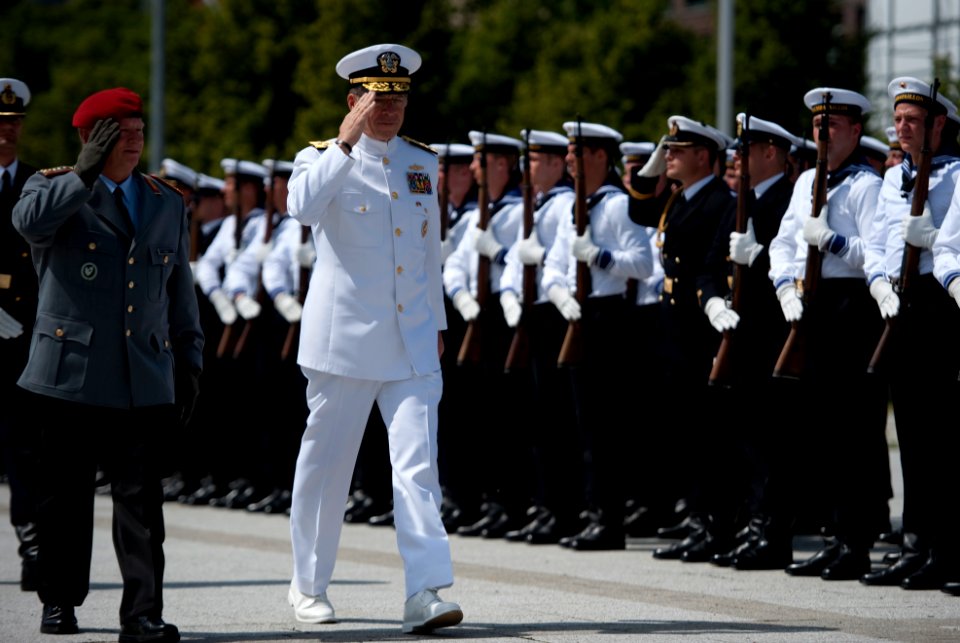 Defense.gov News Photo 110609-N-TT977-113 - Chairman of the Joint Chiefs of Staff Adm. Mike Mullen and Chief of Staff of the German Armed Forces Gen. Volker Wieker inspect the German Guard of