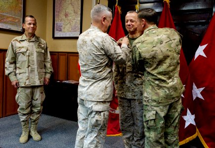 Defense.gov News Photo 110718-N-TT977-167 - Chairman of the Joint Chiefs of Staff Adm. Mike Mullen observes as Commander of U.S. Central Command Gen. James N. Mattis and Commander of