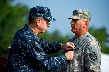 Defense.gov News Photo 110803-N-TT977-145 - Chairman of the Joint Chiefs of Staff Adm. Mike Mullen presents Commander of U.S. Joint Forces Command Gen. Raymond T. Odierno U.S. Army with the