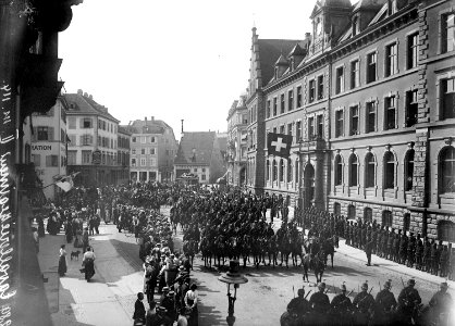 Defilierende Kavallerie am Petersgraben - CH-BAR - 3237360