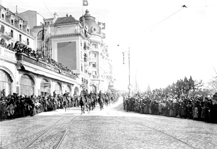 Defilee durch Strassen von Lausanne - CH-BAR - 3238162