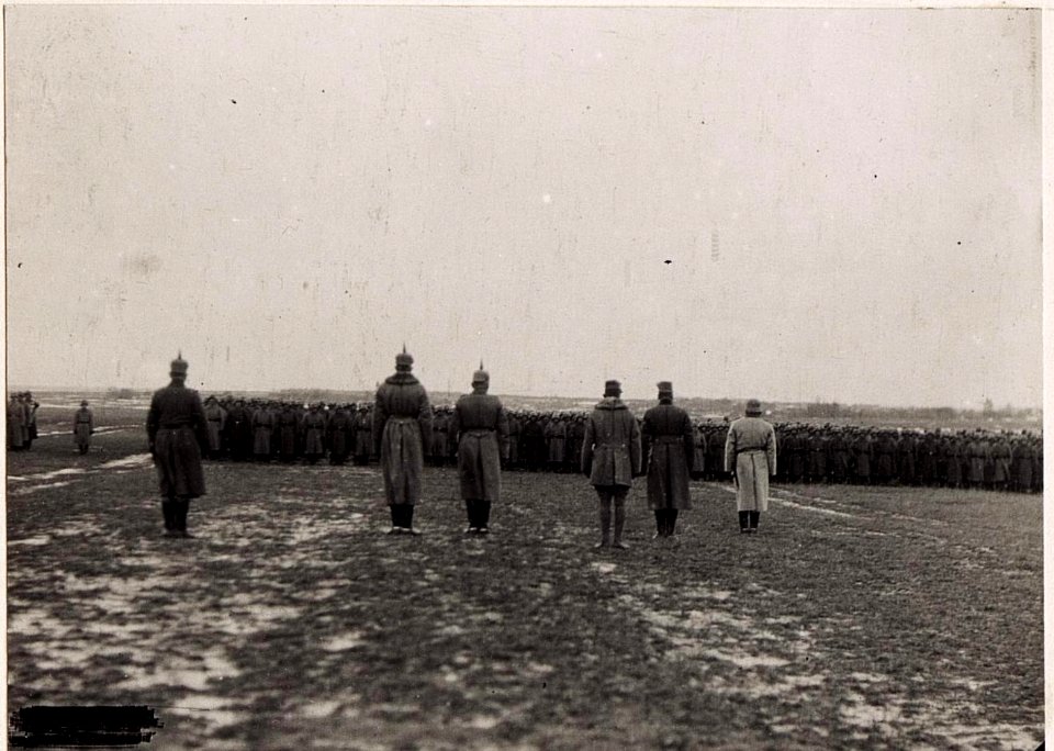 Defilierung der deutschen Truppen bei der 2.Infanteriedivision (BildID 15709009)