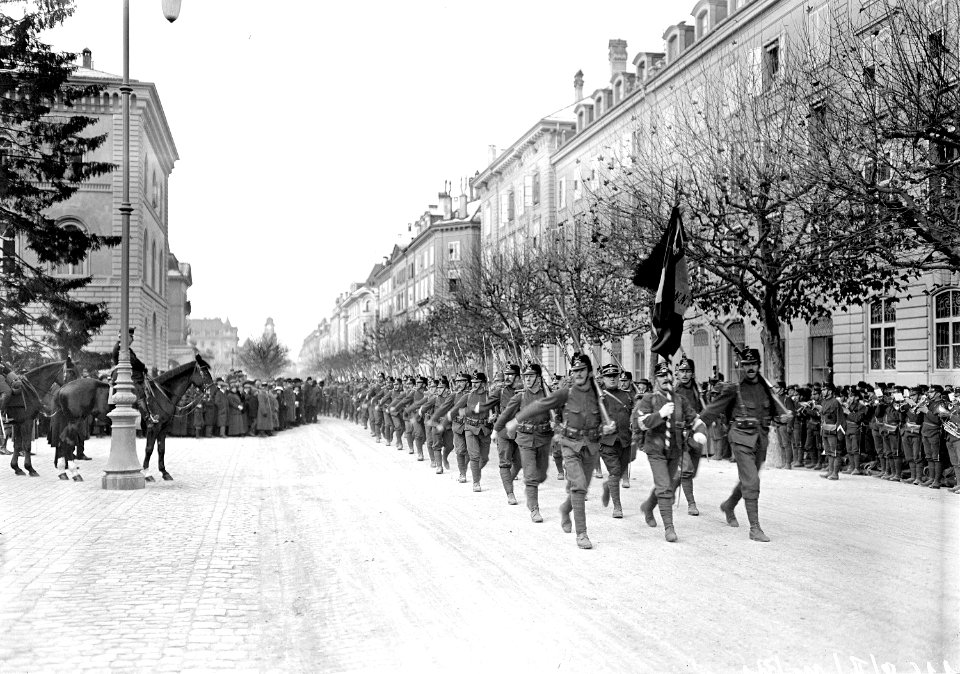 Defilee Gebirgs-Brigade Bundeshaus - CH-BAR - 3237782