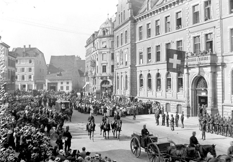 Defilee der Kavallerie am Petersgraben - CH-BAR - 3237381