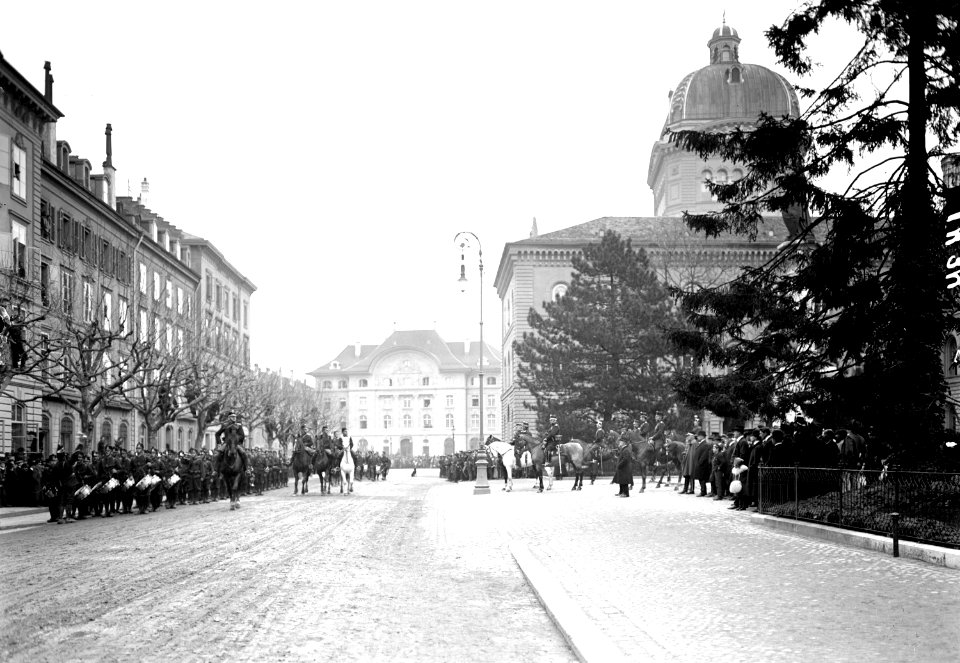 Defilee des Regiments vor dem General - CH-BAR - 3238141
