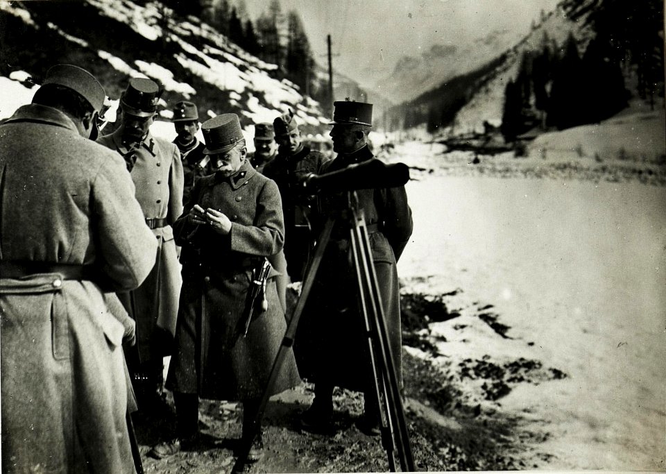 Defilierung des 2. bosnisch - herzegowinischen Infanterieregiments, 3. Bataillon, Predazzo. (BildID 15588861)