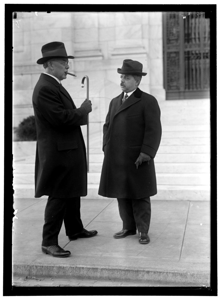 DEFREES, JOSEPH HOLTON, OF CHICAGO, VICE PRESIDENT OF CHAMBER OF COMMERCE OF U.S. LEFT, WITH F.A. SEILBERLING LCCN2016867039