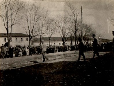 Defilierung der albanischen Jugend. Aufgenommen in Skutari am 14. März 1916. (BildID 15533109)