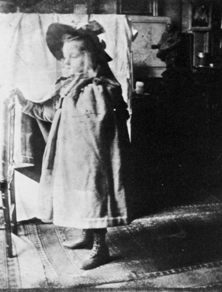 Degas, Antoine - Junges Mädchen im Mantel (Zeno Fotografie)