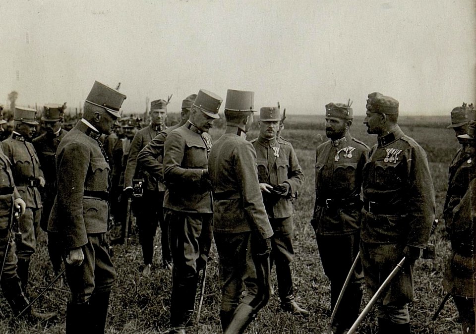 Dekorierung von Mannschaften der 2.Kavalleriedivision der 7. Armee am 24.8.1916 (BildID 15549887)