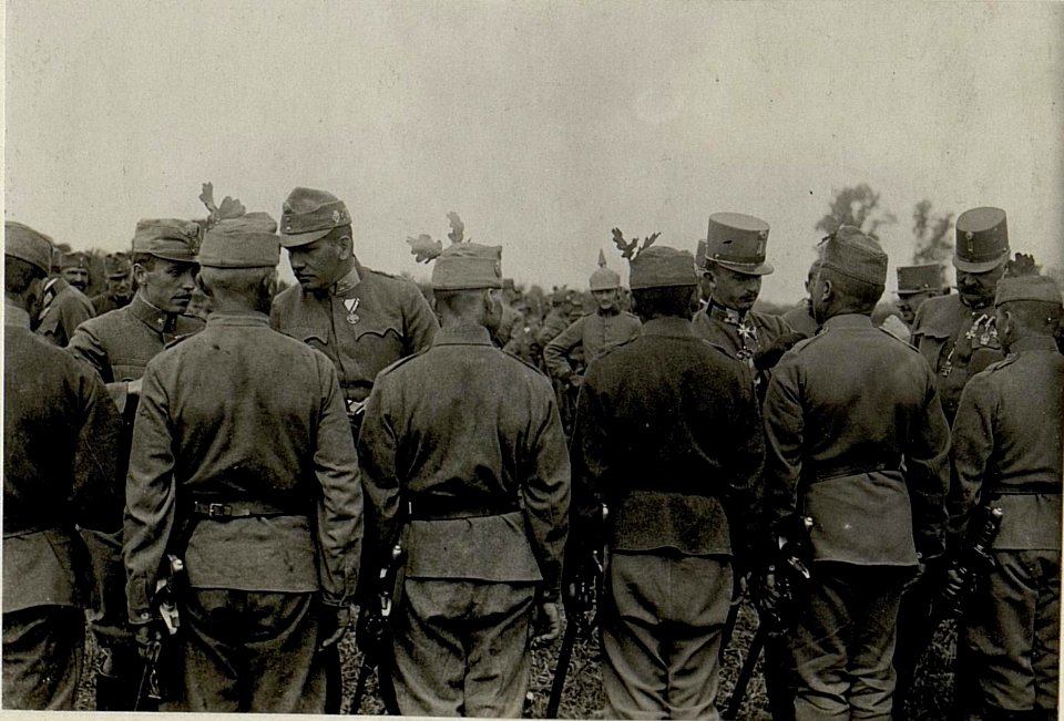 Dekorierung von Mannschaften der 2.Kavalleriedivision der 7. Armee am 24.8.1916 (BildID 15549901)